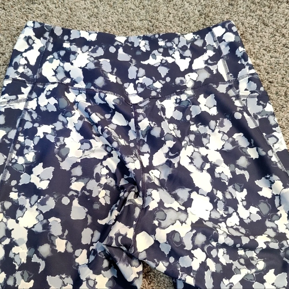 Old Navy Active Elevate Go-Dry Cropped Leggings Navy Camo Floral Side Pockets XL